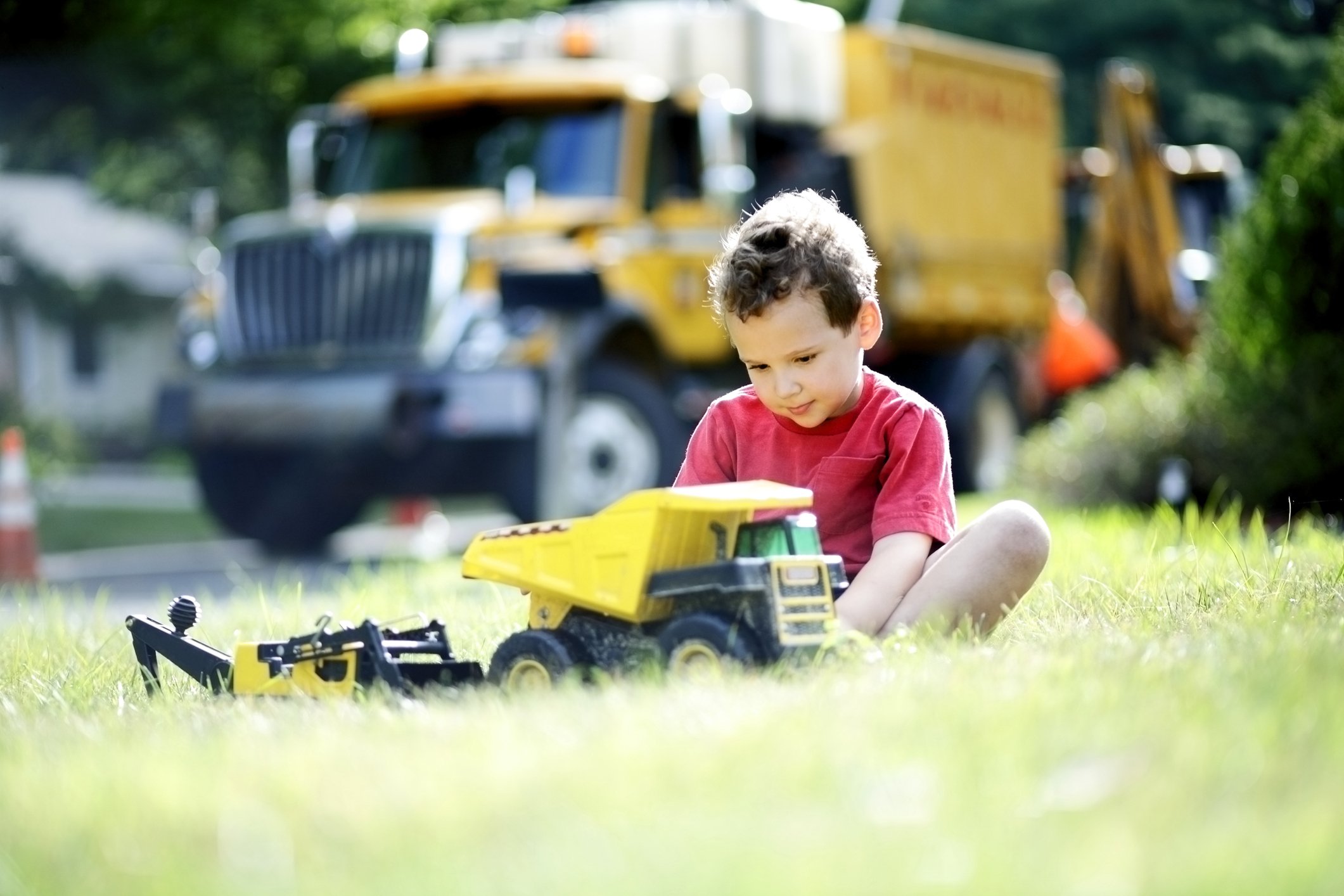 Vídeos para crianças - Jogo para crianças de tratores e caminhões -  Montando Caminhões 