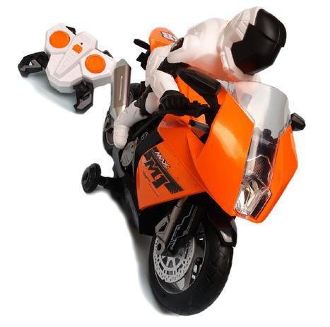 moto laranja com boneco em cima e controle remoto