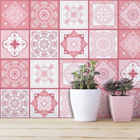 parede com adesivo de azulejo em tons de rosa