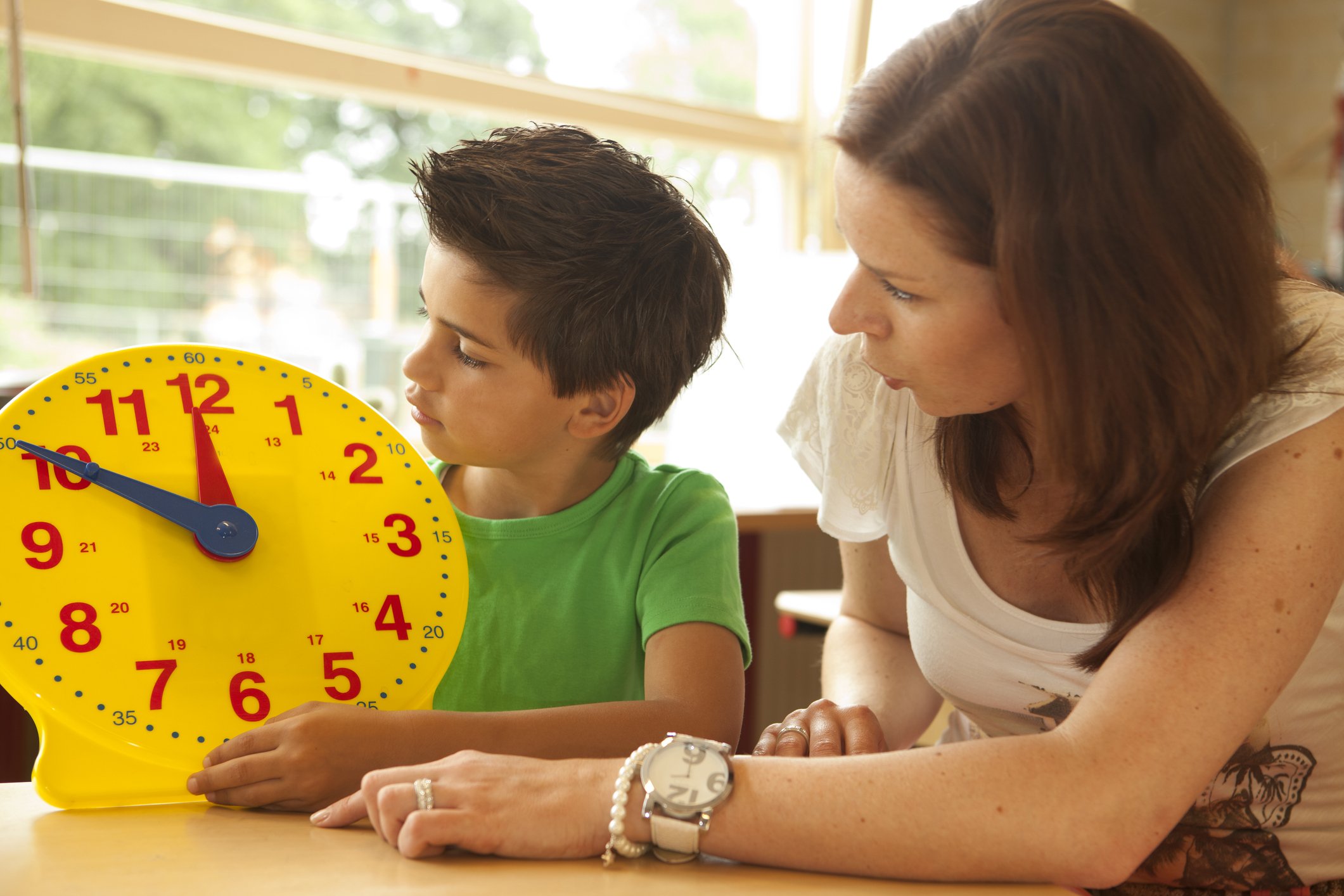 Aprendendo a olhar as horas e os minutos, Relógio de Ponteiro