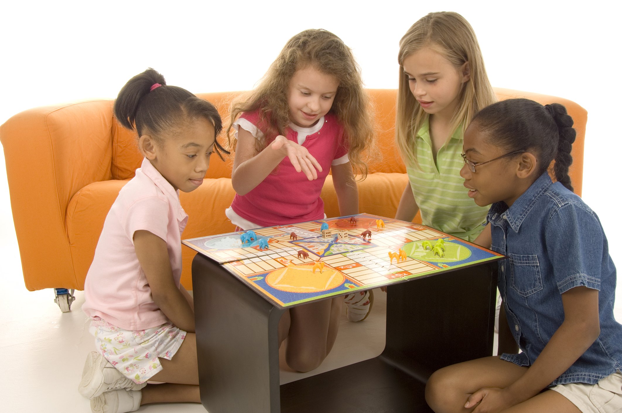 6 jogos de tabuleiro para brincar em família - Toca da Criança