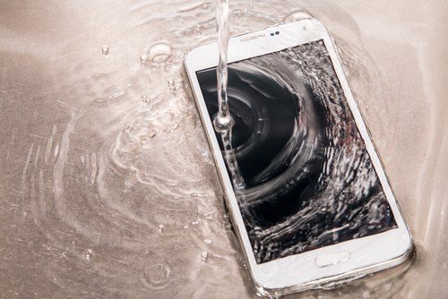 smartphones-a-prova-d-agua-e-poeira