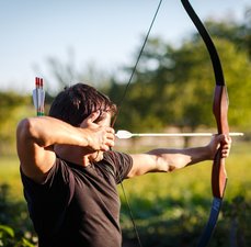 Já pensou em  praticar arco e flecha?