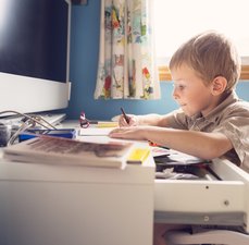 Escrivaninha  infantil, veja vantagens