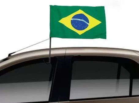 bandeira do brasil no vidro do carro