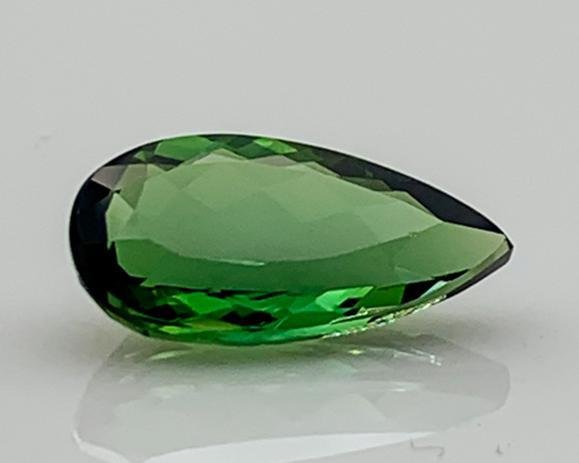 pedra turmalina verde