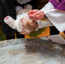 O que dar de lembrancinha de batizado pro bebê?