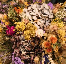 Flores artificiais x flores desidratadas