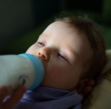 Como escolher a mamadeira ideal pro seu bebê