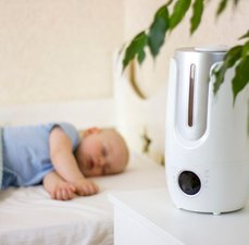 É bom ter umidificador de ar no quarto do bebê?