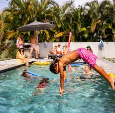 Benefícios de ter uma piscina em casa: bem-estar e diversão garantidos 