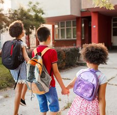 O que considerar ao escolher uma mochila escolar infantil?