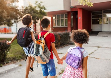 O que considerar ao escolher uma mochila escolar infantil?