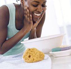 Qual a diferença entre gel de limpeza e sabonete facial?