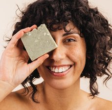 Rotina de skincare: como o sabonete facial pode transformar sua pele?
