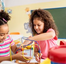 Conheça brincadeiras educativas pro desenvolvimento infantil