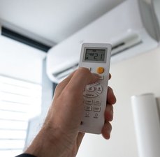 Modo Sleep no ar-condicionado: saiba como ele ajuda a economizar e dormir melhor