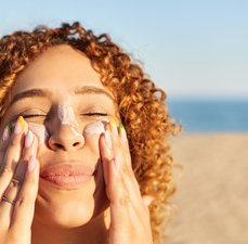 Protetor solar para cuidar da pele no verão: guia completo