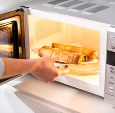 Como usar a função descongelar do Micro-ondas de forma correta