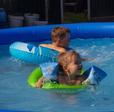 Os benefícios de ter uma piscina inflável em casa para os dias quentes 