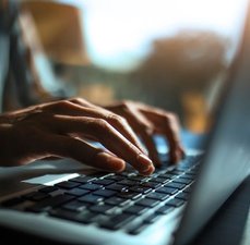 Como colocar ponto de interrogação no notebook Samsung? Saiba o jeito certo para fazer