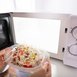Qual plástico pode ir ao micro-ondas? Aprenda a identificar os potes seguros