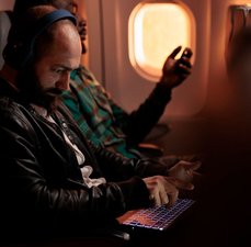 Pode levar notebook no avião? Tudo o que a Anac permite