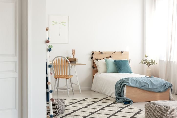 Quarto com uma cama de solteiro