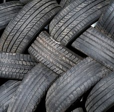 Pneu careca dá multa? Regras, valores e como medir o desgaste