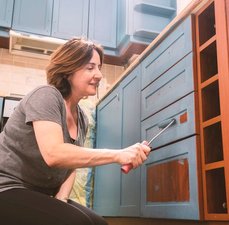 Como pintar e reformar armário de cozinha (madeira, MDF e aço)