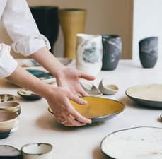 Por que o aparelho de jantar de cerâmica é uma tendência na decoração?