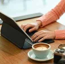 Notebook que vira tablet: vantagens e modelos pra sua rotina