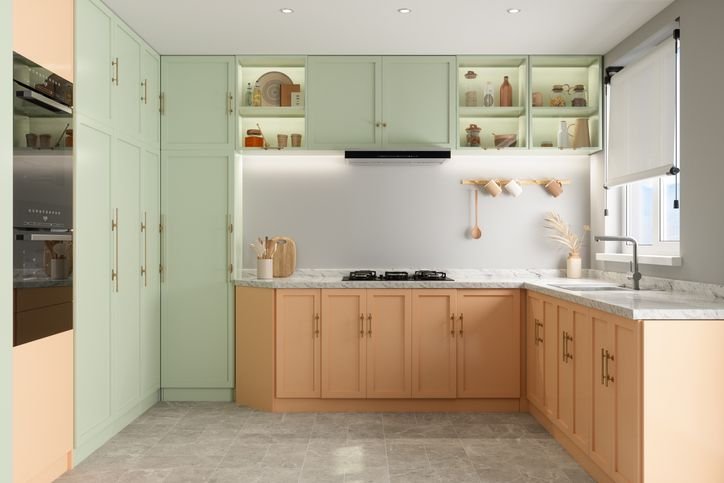 Parede na cozinha moderna com arm&aacute;rio, Cooktop, coifa e pia.  Bancadas bege com tampo de pedra. bom pra otimizar espa&ccedil;o na sua cozinha.