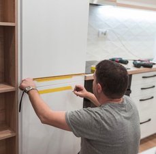 Envelopar armário de cozinha: como fazer, ideias e antes/depois