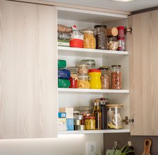 Armários aéreos para cozinha: organize e decore seu espaço com estilo