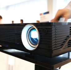 Chega de gambiarras! Os 3 maiores erros ao instalar um projetor e como evitá-los