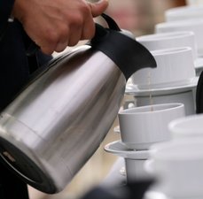 Garrafa elétrica térmica para café, chá e outras bebidas: qual a ideal?