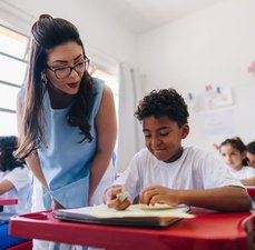 Como etiquetar material escolar