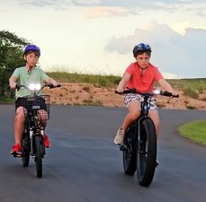 Com quantos anos pode andar de bicicleta elétrica?