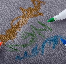 Como tirar risco de caneta do sofá sem desbotar o tecido