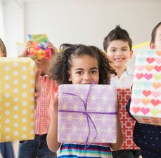 Presentes até R$50 pro Dia das Crianças: ideias criativas e acessíveis