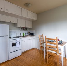 Armário para cozinha pequena: confira soluções inteligentes para o seu espaço