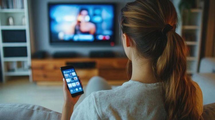 como-espelhar-o-celular-na-tv-o-guia-magalu