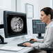 Monitor médico DICOM garante precisão na análise de exames de imagem